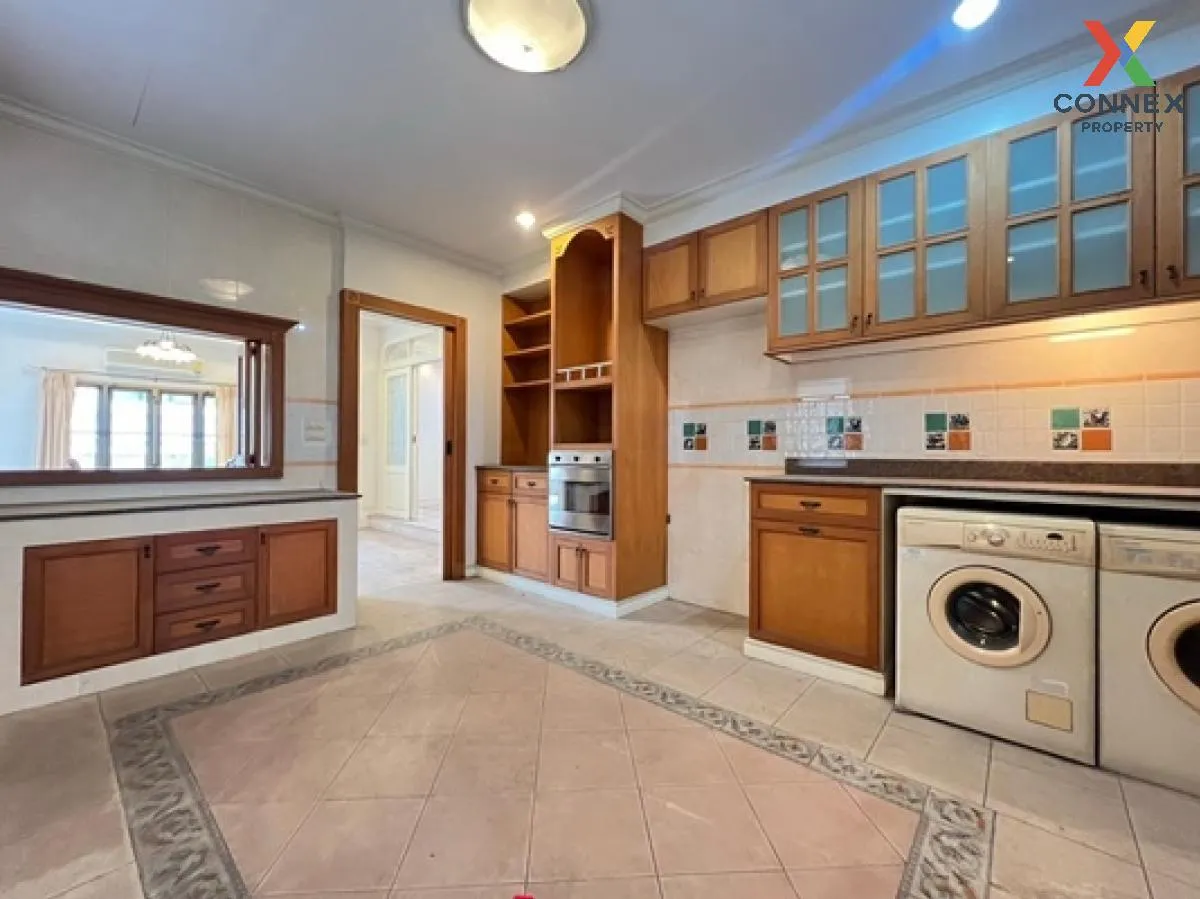 ขายบ้าน  ลดาวัลย์ ศรีนครินทร์ ชั้นสูง ห้องมุม หน้ากว้าง บางแก้ว บ