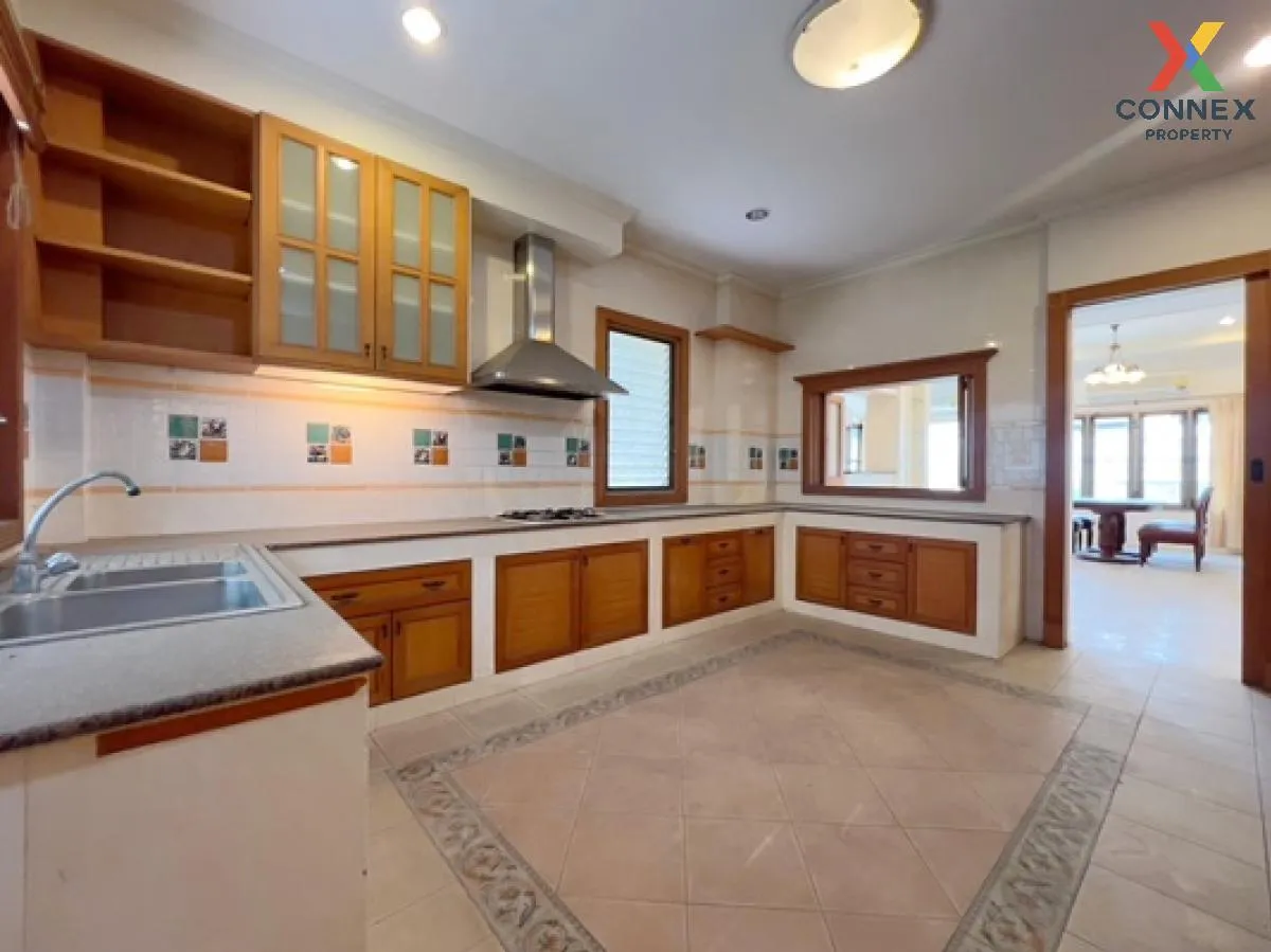 ขายบ้าน  ลดาวัลย์ ศรีนครินทร์ ชั้นสูง ห้องมุม หน้ากว้าง บางแก้ว บ