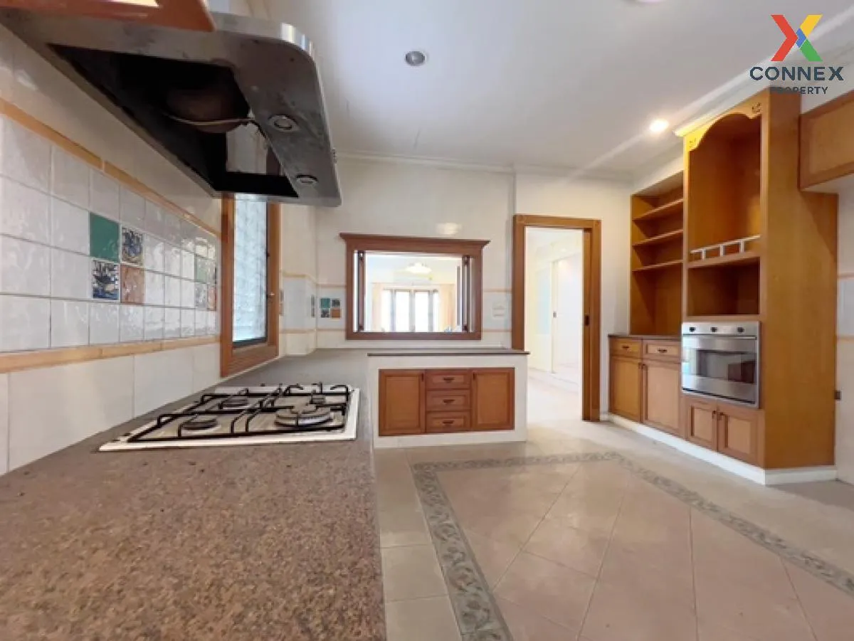 ขายบ้าน  ลดาวัลย์ ศรีนครินทร์ ชั้นสูง ห้องมุม หน้ากว้าง บางแก้ว บ