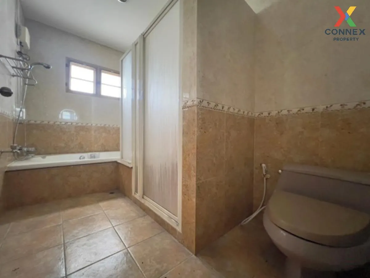 ขายบ้าน  ลดาวัลย์ ศรีนครินทร์ ชั้นสูง ห้องมุม หน้ากว้าง บางแก้ว บ