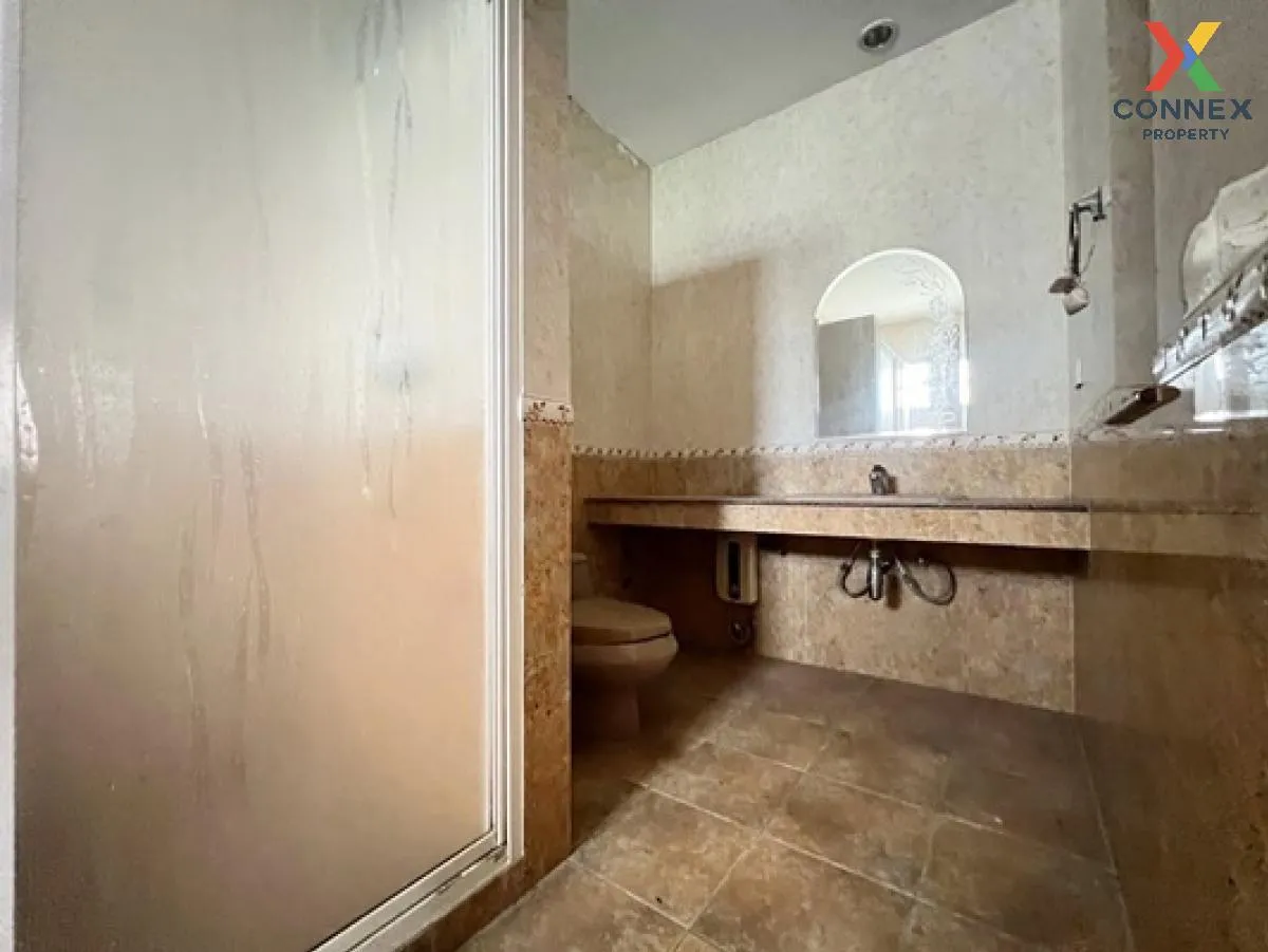 ขายบ้าน  ลดาวัลย์ ศรีนครินทร์ ชั้นสูง ห้องมุม หน้ากว้าง บางแก้ว บ