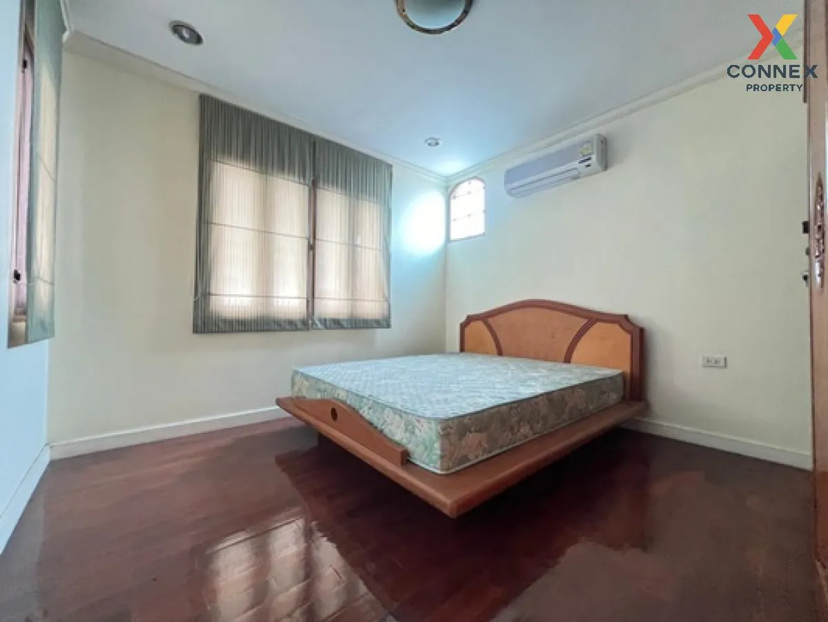 ขายบ้าน  ลดาวัลย์ ศรีนครินทร์ ชั้นสูง ห้องมุม หน้ากว้าง บางแก้ว บ