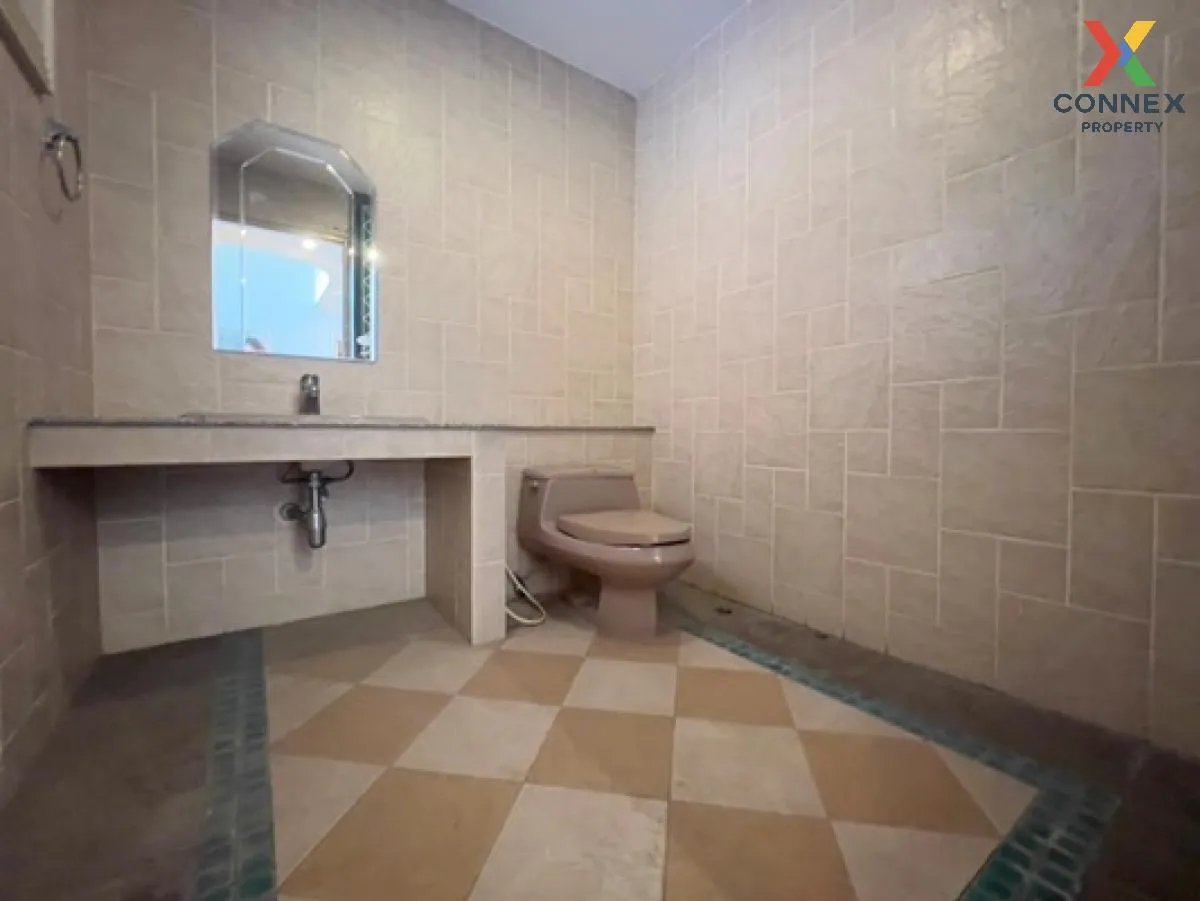 ขายบ้าน  ลดาวัลย์ ศรีนครินทร์ ชั้นสูง ห้องมุม หน้ากว้าง บางแก้ว บ