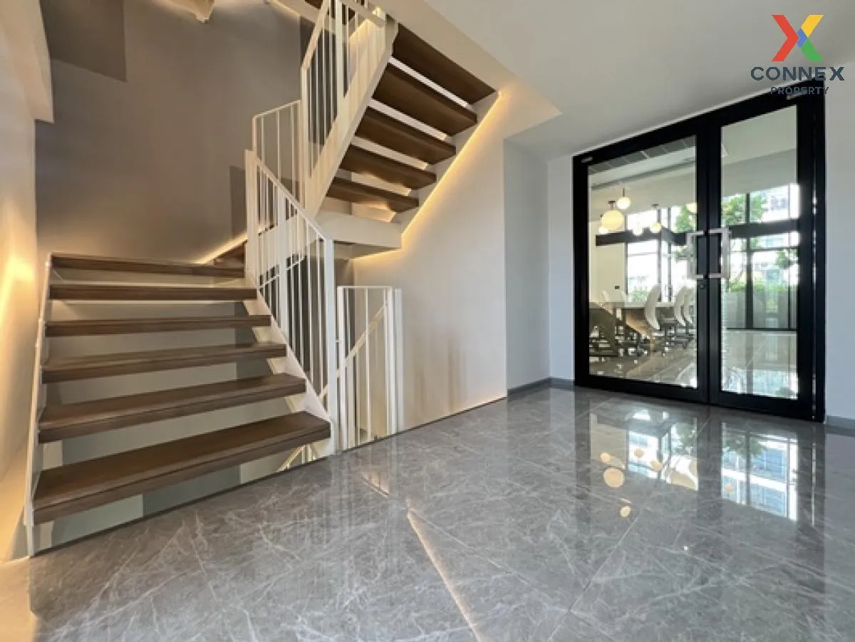 Office for sale, home office, 4.5 floors, corner building, The Mi