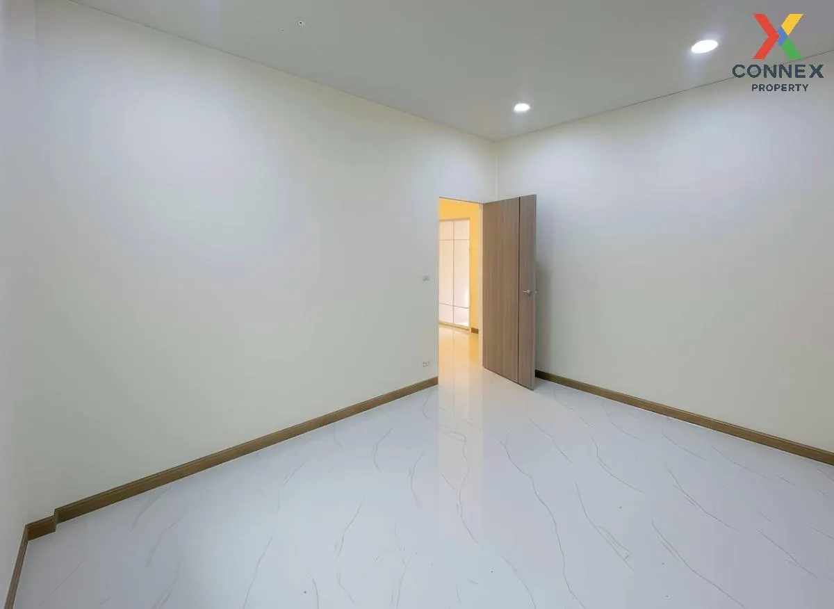 ขายทาวน์เฮ้าส์/ทาวน์โฮม  นิราวิลล์ เอกชัย - โพธิ์แจ้ บางน้ำจืด เม