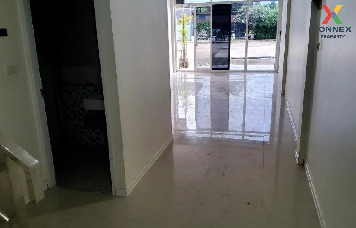 For Sale Commercial Building , C - Square Plaza mall , Chok Chai  2