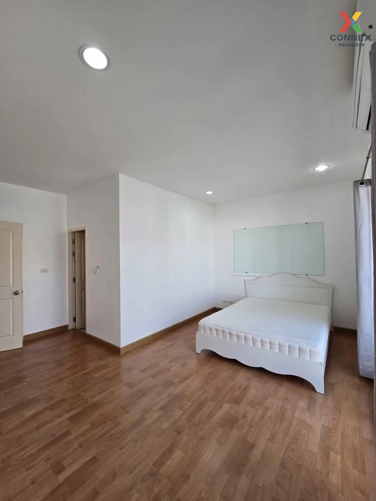 For Rent Townhouse/Townhome  , Baan Klang Muang S - Sense Srinakh