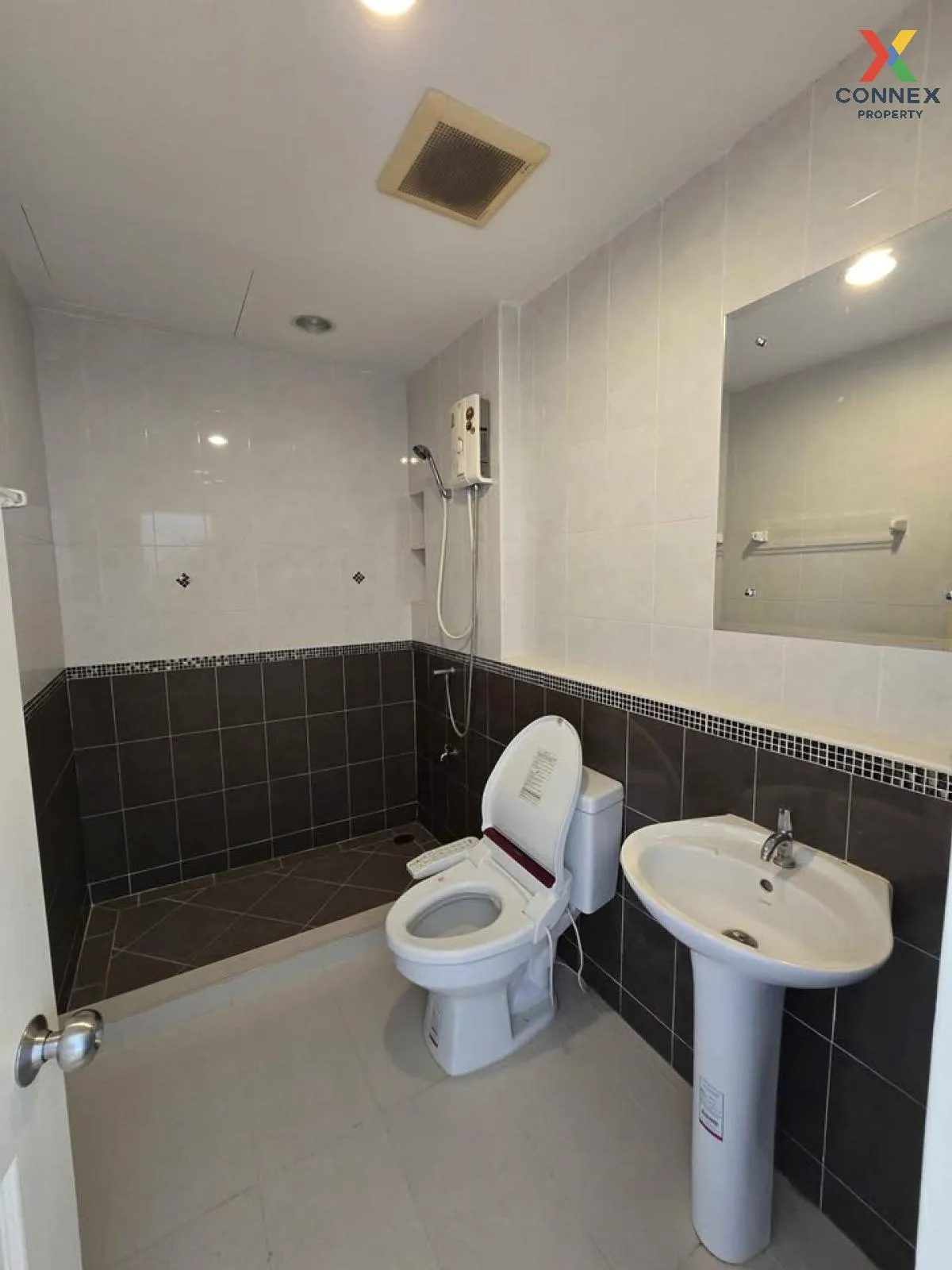 For Rent Townhouse/Townhome  , Baan Klang Muang S - Sense Srinakh