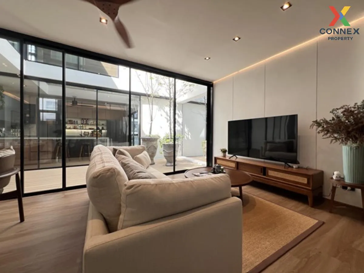 Office for sale, home office, 4.5 floors, The Mixx, Phraeksa, nea