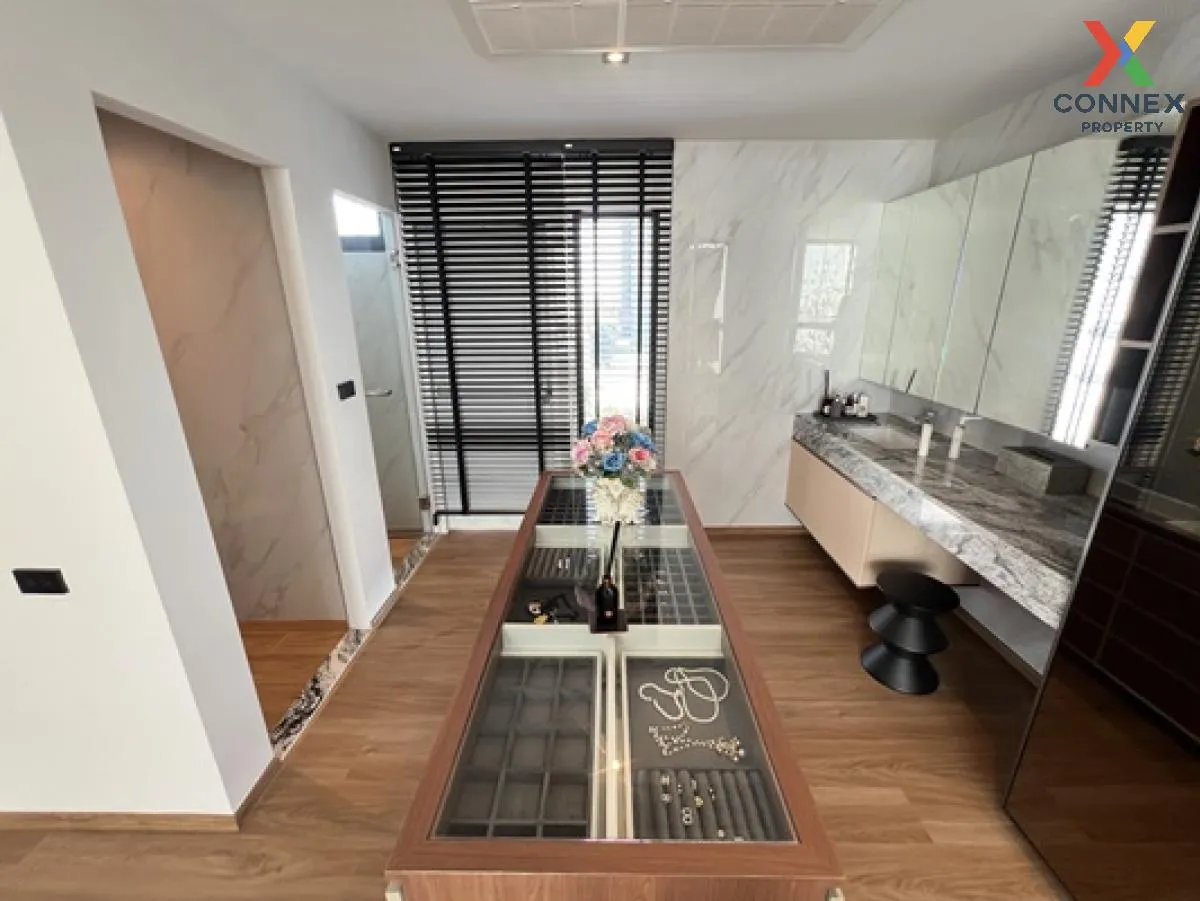 Office for sale, home office, 4.5 floors, The Mixx, Phraeksa, nea