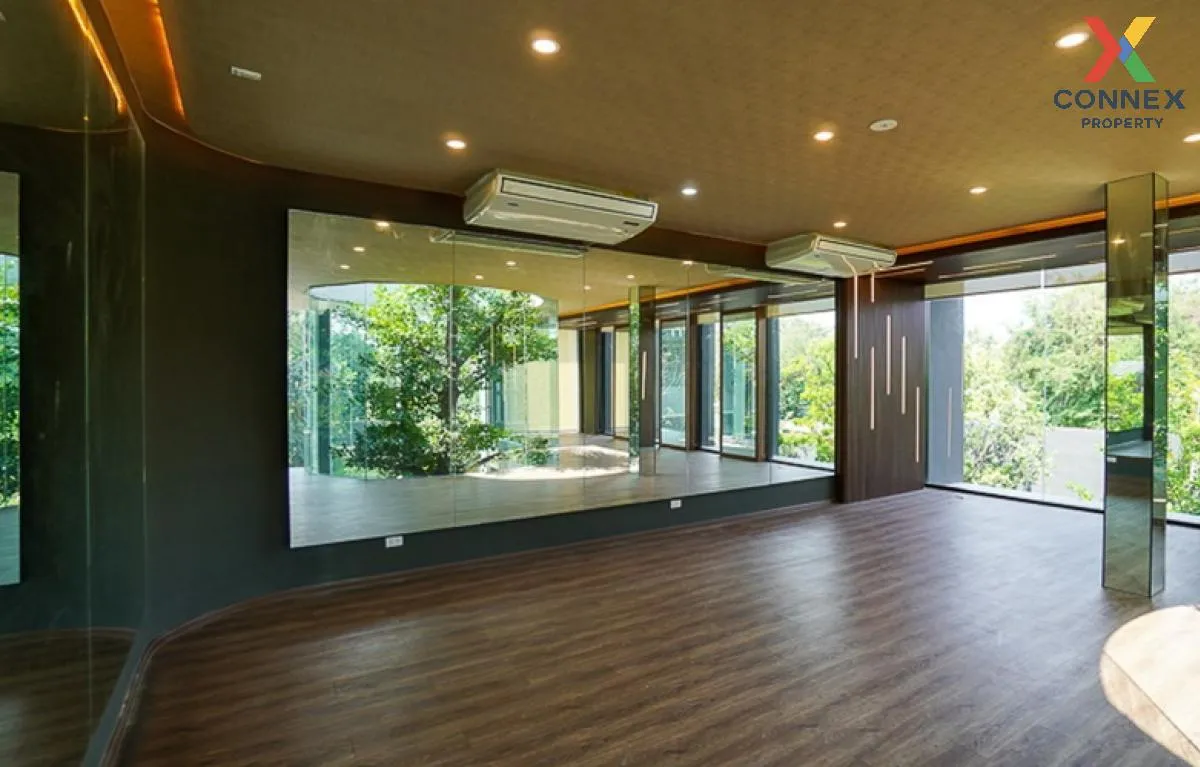 For Sale House , Bibury Village Srinakarin , nice view , wide fro