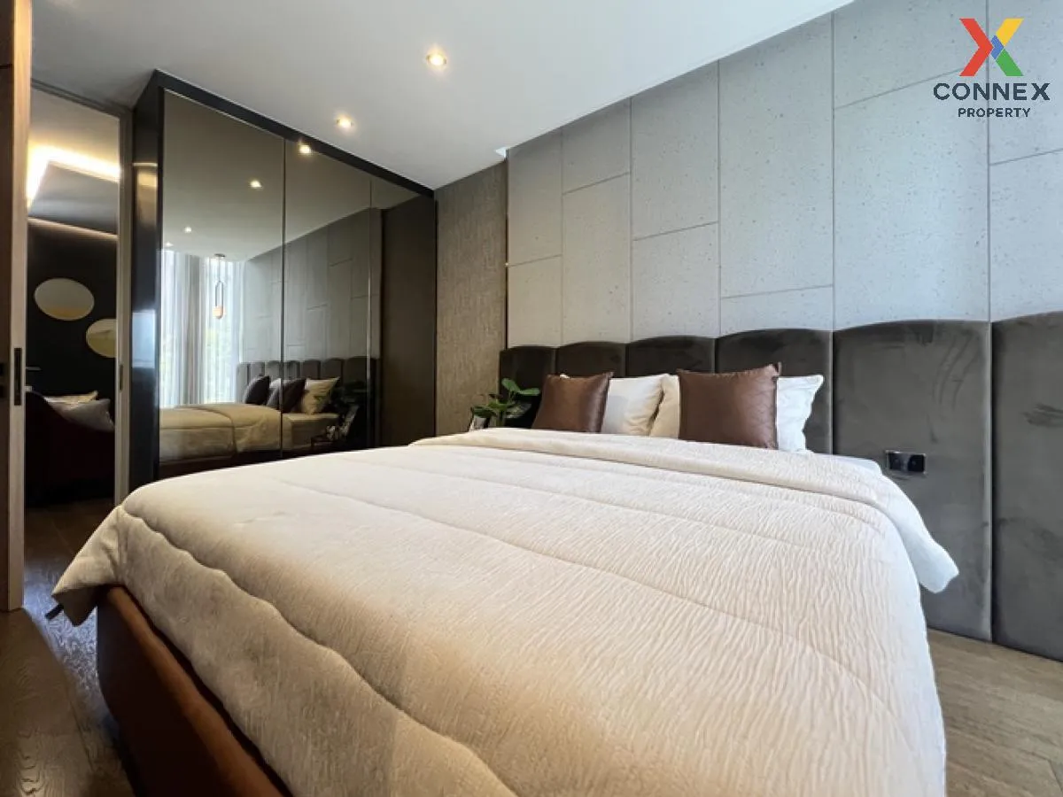 For Sale House , Bibury Village Srinakarin , nice view , wide fro