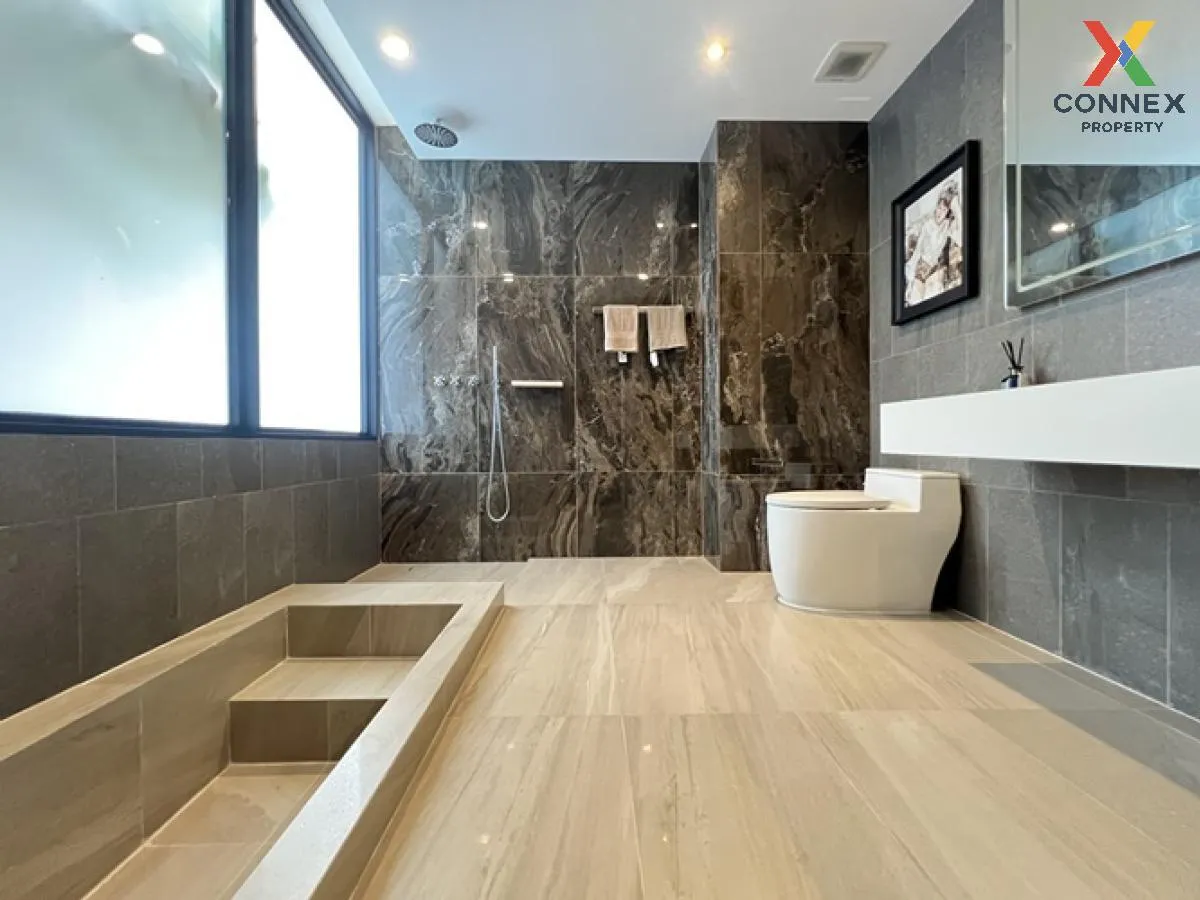 For Sale House , Bibury Village Srinakarin , nice view , wide fro