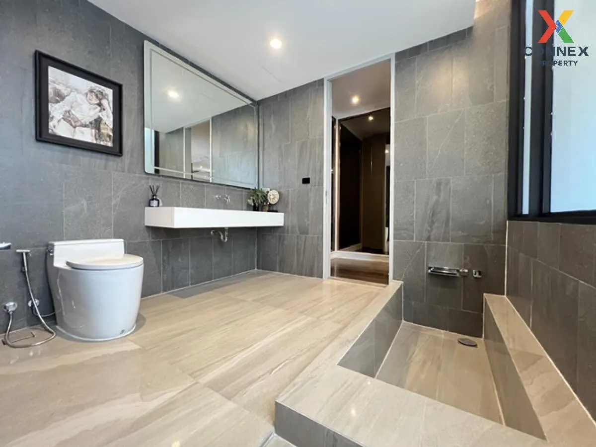 For Sale House , Bibury Village Srinakarin , nice view , wide fro