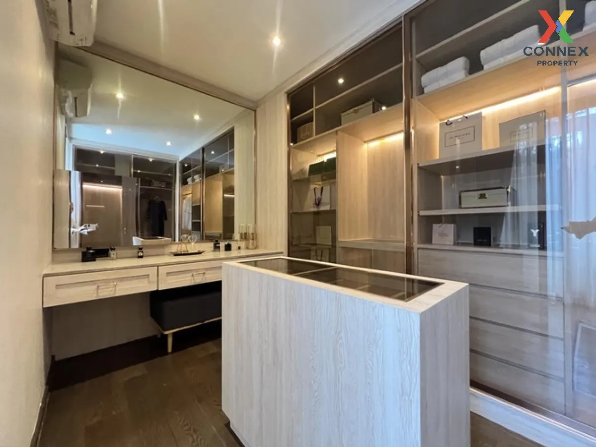 For Sale House , Bibury Village Srinakarin , nice view , wide fro