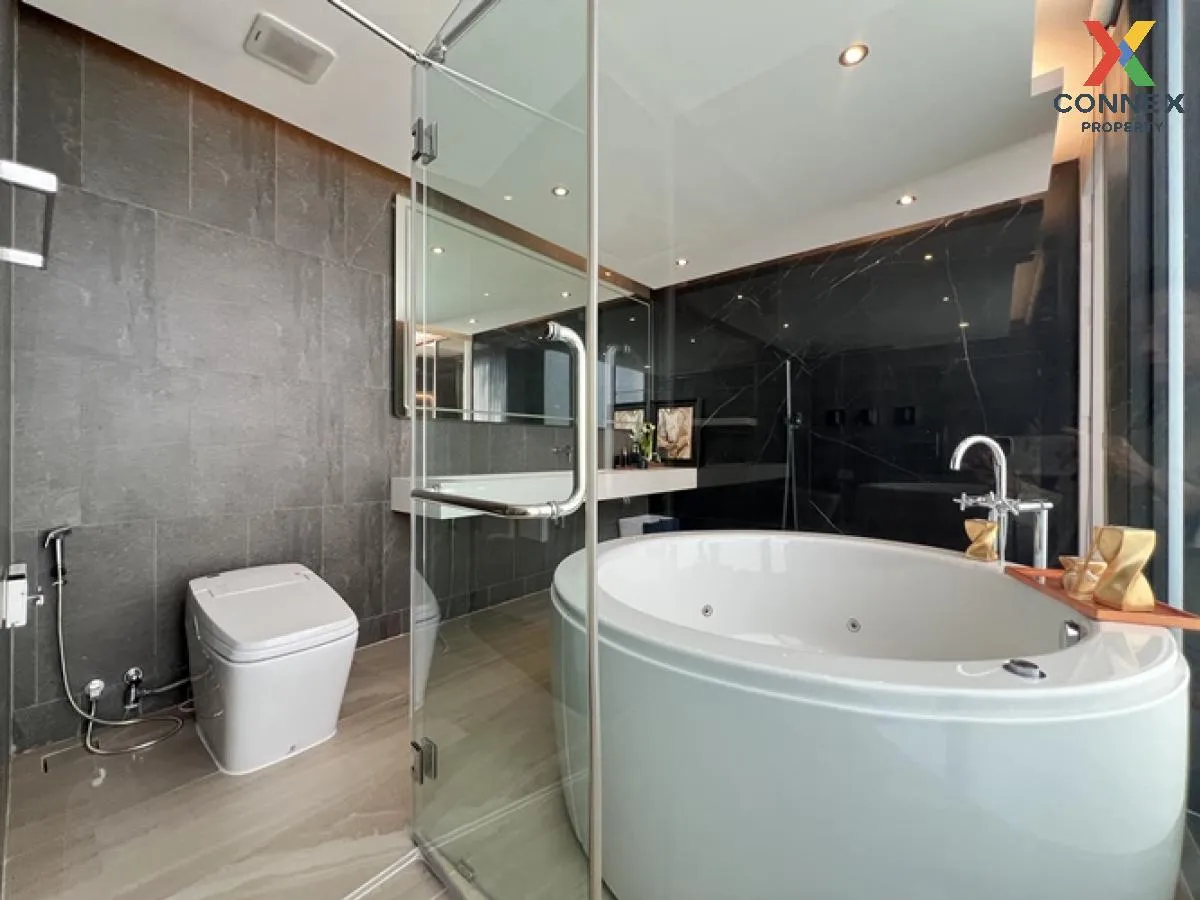 For Sale House , Bibury Village Srinakarin , nice view , wide fro