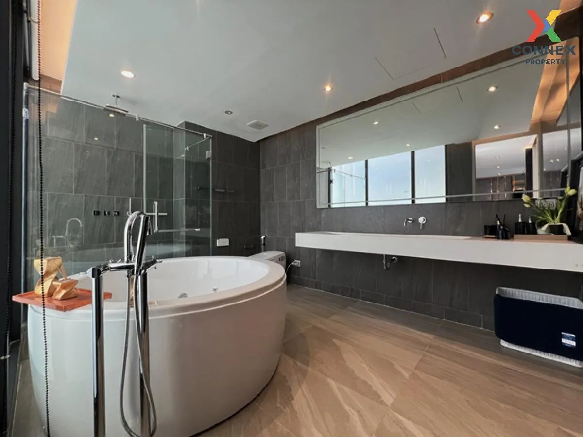 For Sale House , Bibury Village Srinakarin , nice view , wide fro