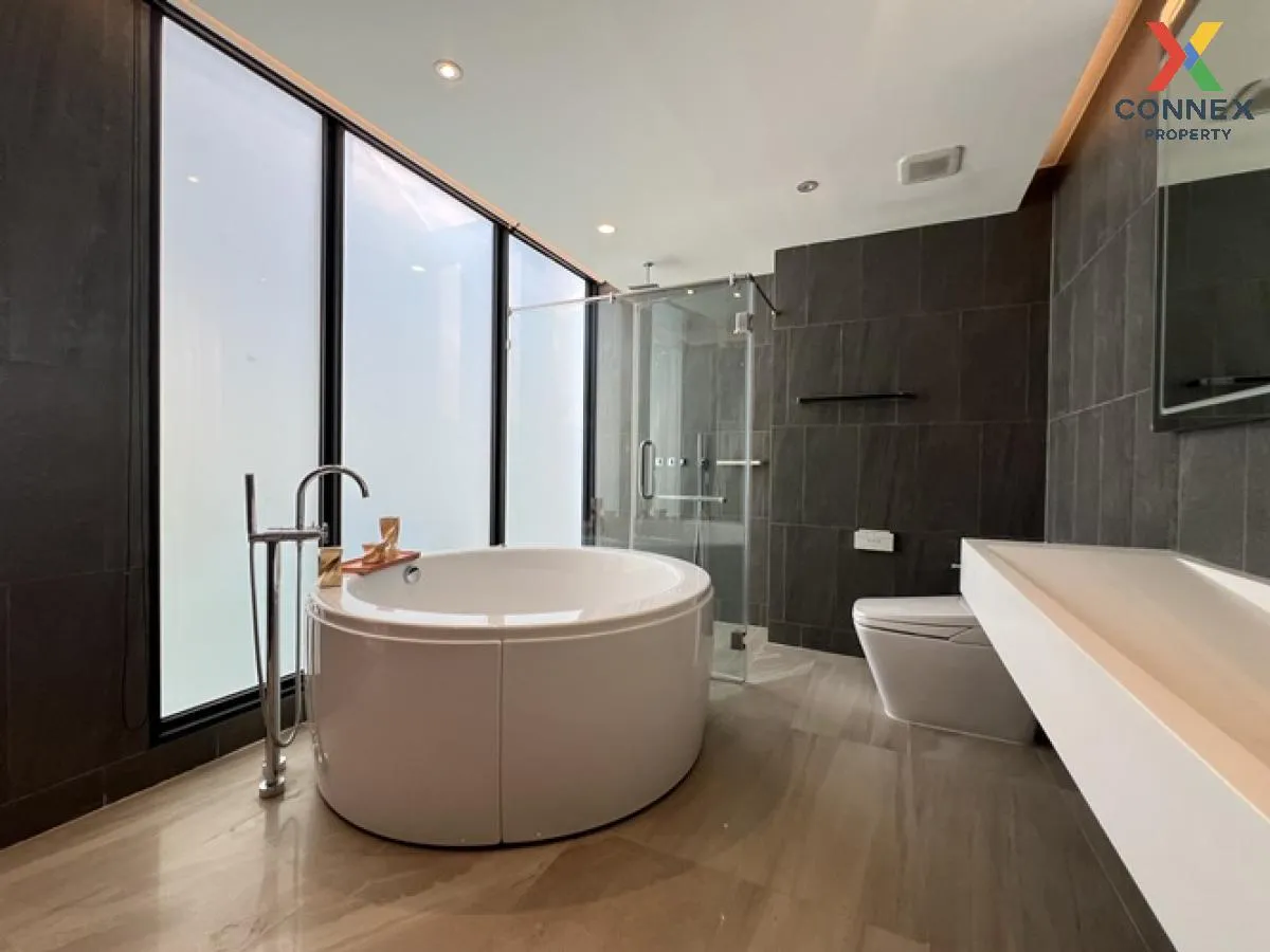 For Sale House , Bibury Village Srinakarin , nice view , wide fro