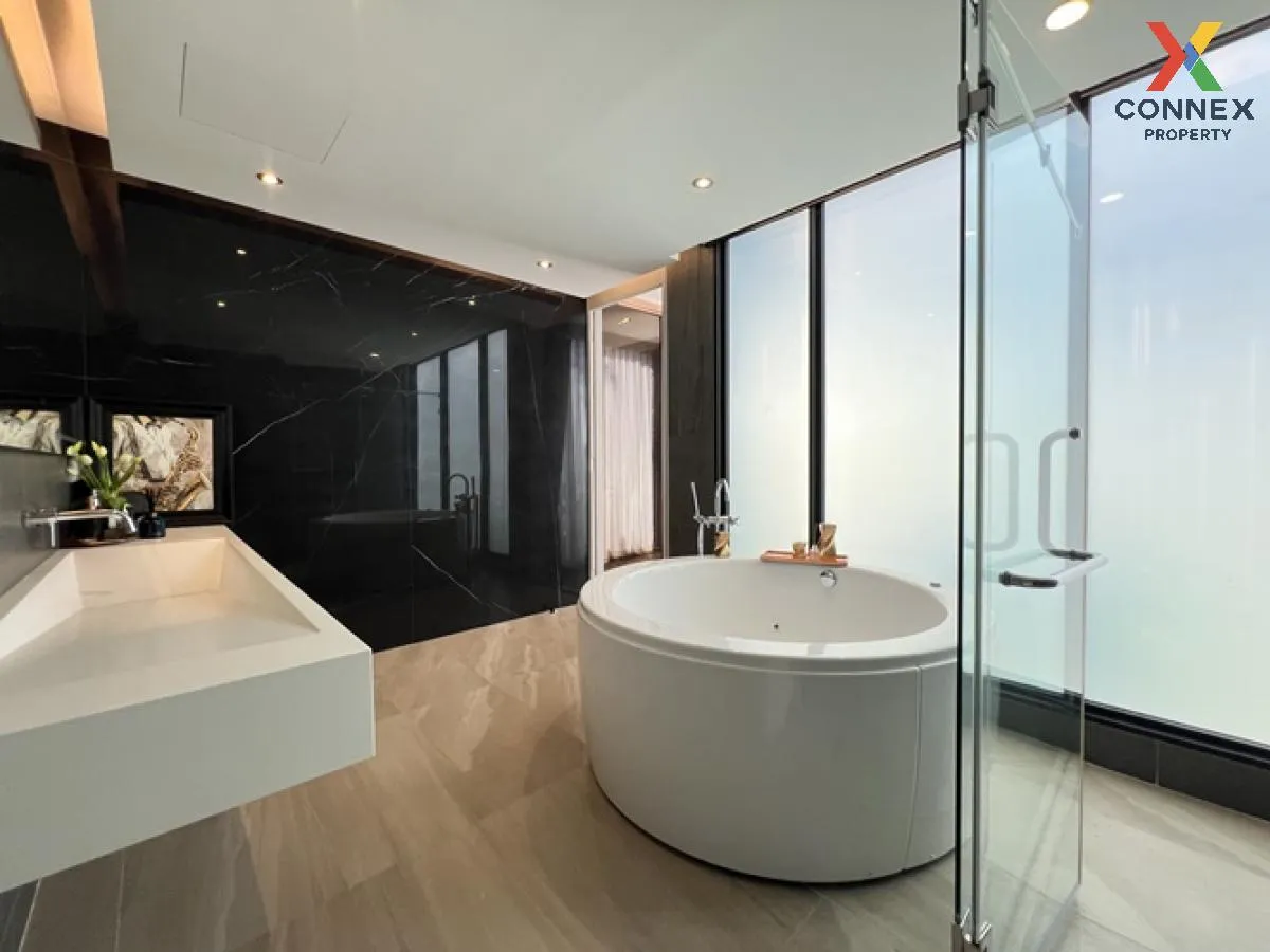 For Sale House , Bibury Village Srinakarin , nice view , wide fro