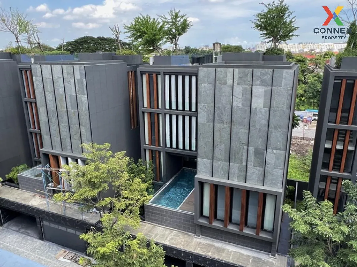 For Sale House , Bibury Village Srinakarin , nice view , wide fro