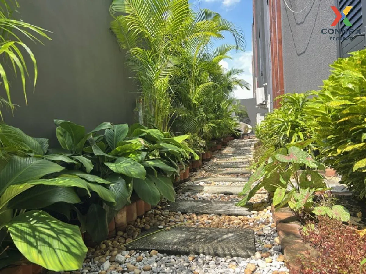 For Sale House , Bibury Village Srinakarin , nice view , wide fro