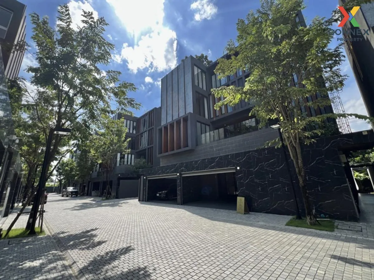 For Sale House , Bibury Village Srinakarin , nice view , wide fro