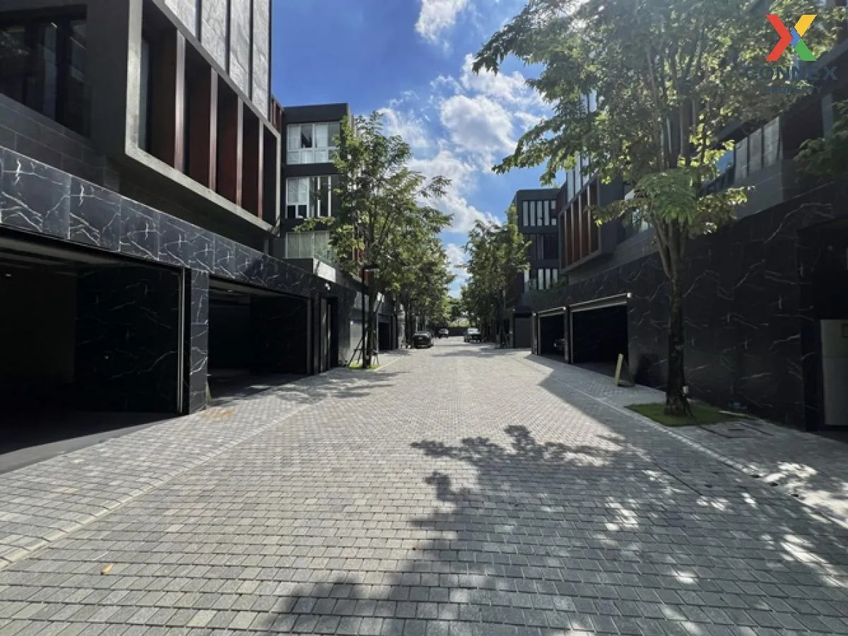 For Sale House , Bibury Village Srinakarin , nice view , wide fro