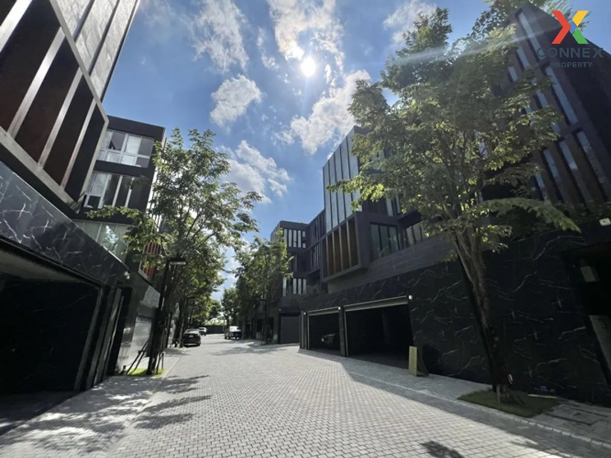 For Sale House , Bibury Village Srinakarin , nice view , wide fro