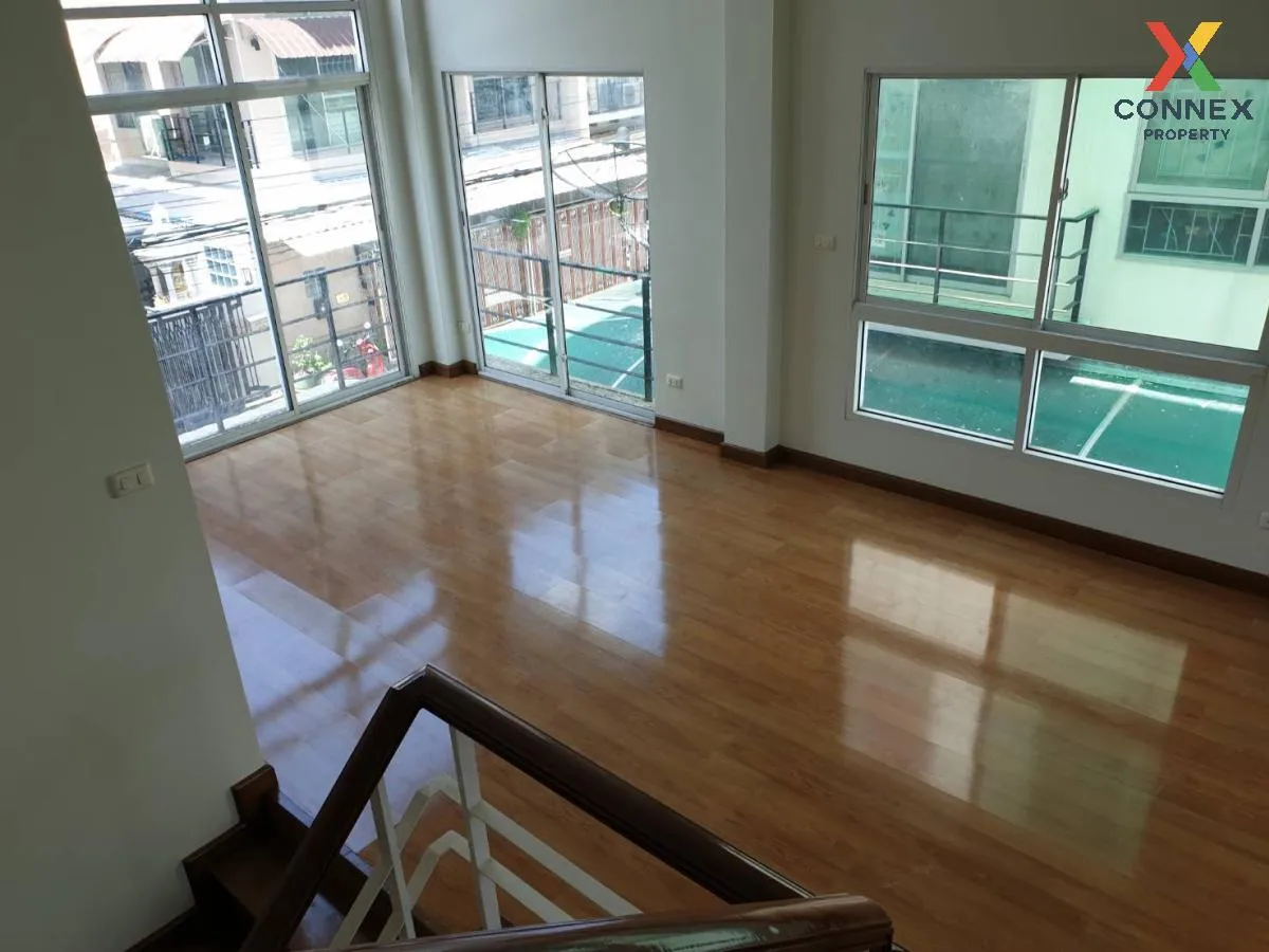 ขายทาวน์เฮ้าส์/ทาวน์โฮม  เดอะ พาร์ค ลาดพร้าว - วังหิน 76 รีโนเวทใ