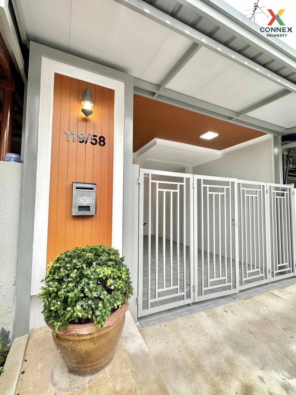 For Sale Townhouse/Townhome  , Baan Rattanathani , newly renovate 3