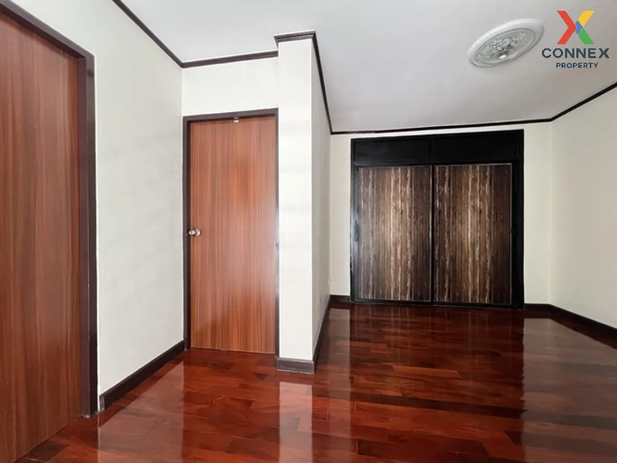 ขายบ้านเดี่ยว บ้านแมกไม้ วัรชพล รีโนเวทใหม่ ทั้งหลัง เนื้อที่ 65 