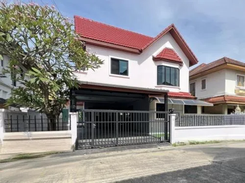 ขายบ้านเดี่ยว บ้านแมกไม้ วัรชพล รีโนเวทใหม่ ทั้งหลัง เนื้อที่ 65 ตรว. 4 นอน 2 น้ำ พท.ใช้สอยกว่า 200 ตร.ม. หลังบ้านติดสวน ใกล้คลับเฮ้าส์ ตรงข้ามตลาดวงศกร  CX-136828