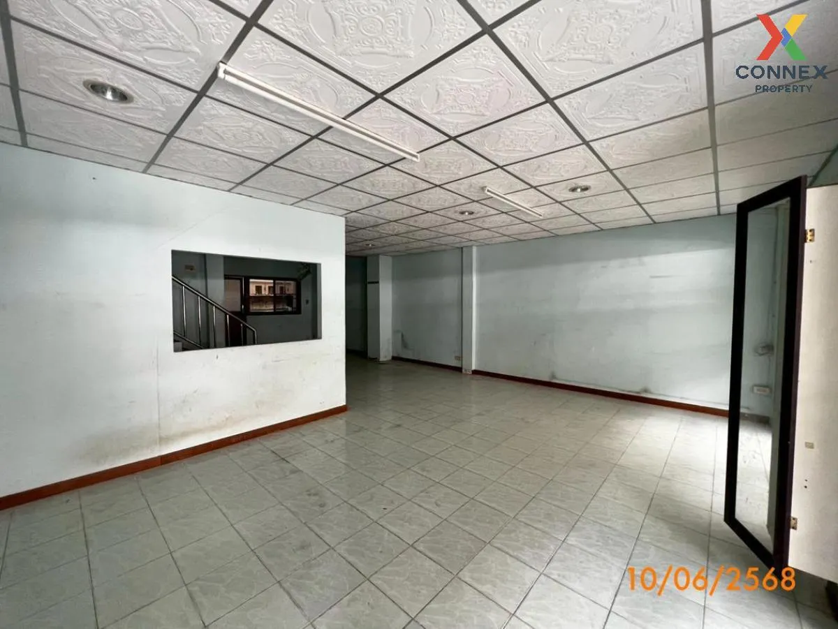 For Sale Townhouse/Townhome  , Wisetsuknakron 18 , Thung Khu , Th 3