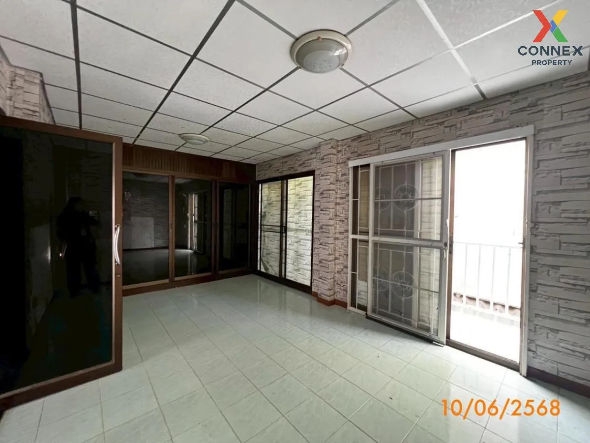 For Sale Townhouse/Townhome  , Wisetsuknakron 18 , Thung Khu , Th