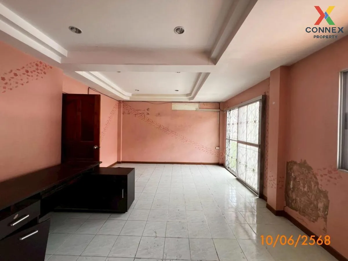 For Sale Townhouse/Townhome  , Wisetsuknakron 18 , Thung Khu , Th