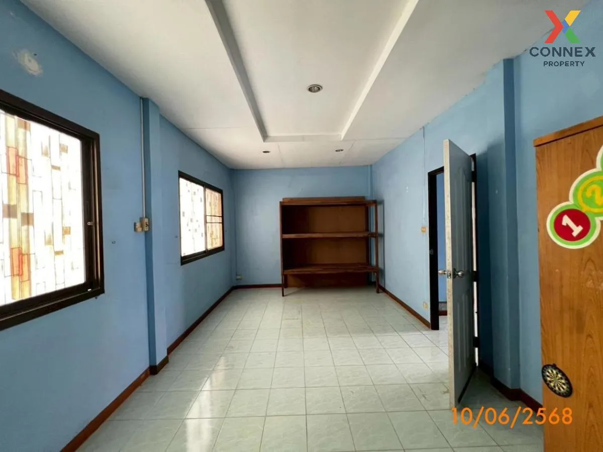 For Sale Townhouse/Townhome  , Wisetsuknakron 18 , Thung Khu , Th