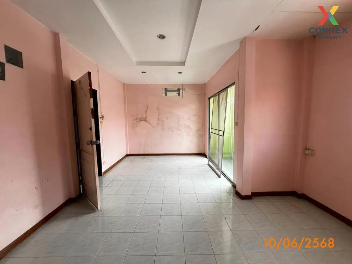 For Sale Townhouse/Townhome  , Wisetsuknakron 18 , Thung Khu , Th