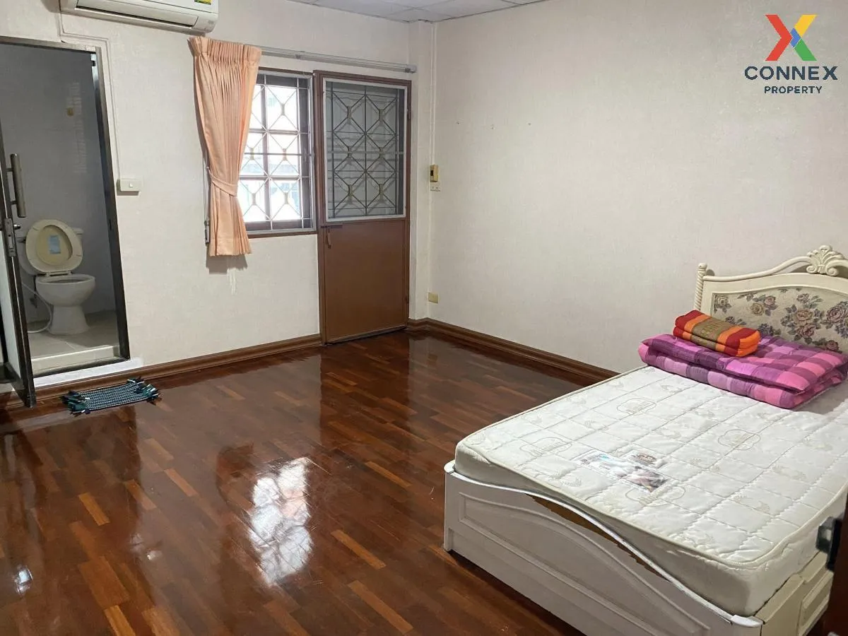 For Rent 3-storey townhouse Soi Lat Phrao 29 , Chankasem , Chatuc