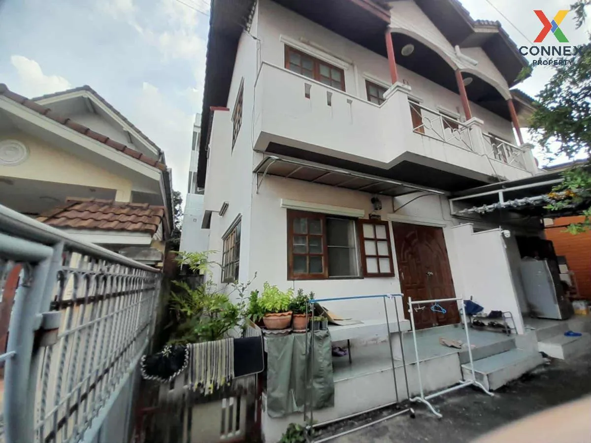 For Sale Twin home , Soi Ladprao 1 ,Yaek 20 , Chomphon , Chatucha 2