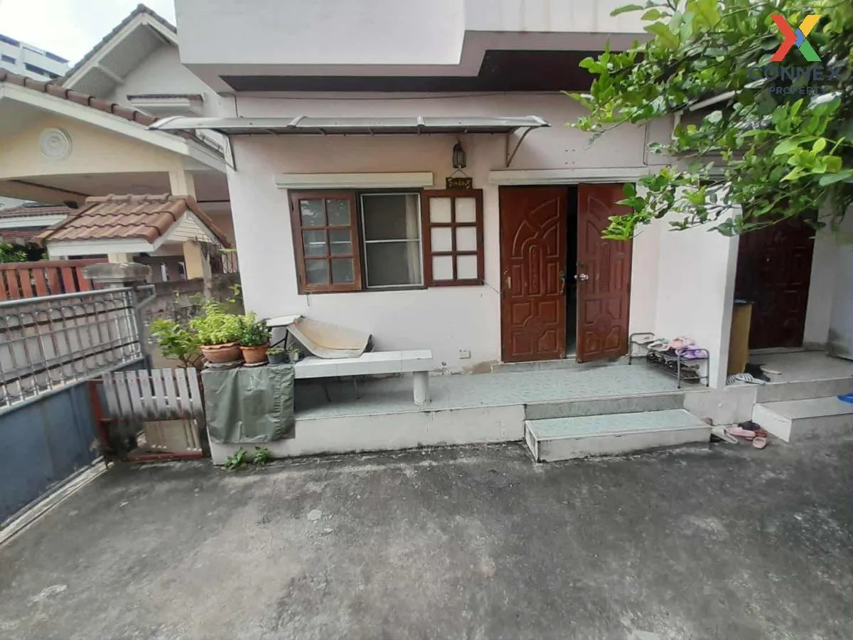 For Sale Twin home , Soi Ladprao 1 ,Yaek 20 , Chomphon , Chatucha 3