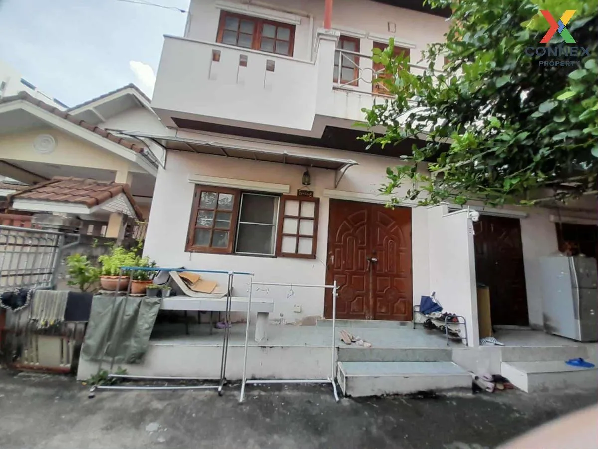 For Sale Twin home , Soi Ladprao 1 ,Yaek 20 , Chomphon , Chatucha 4