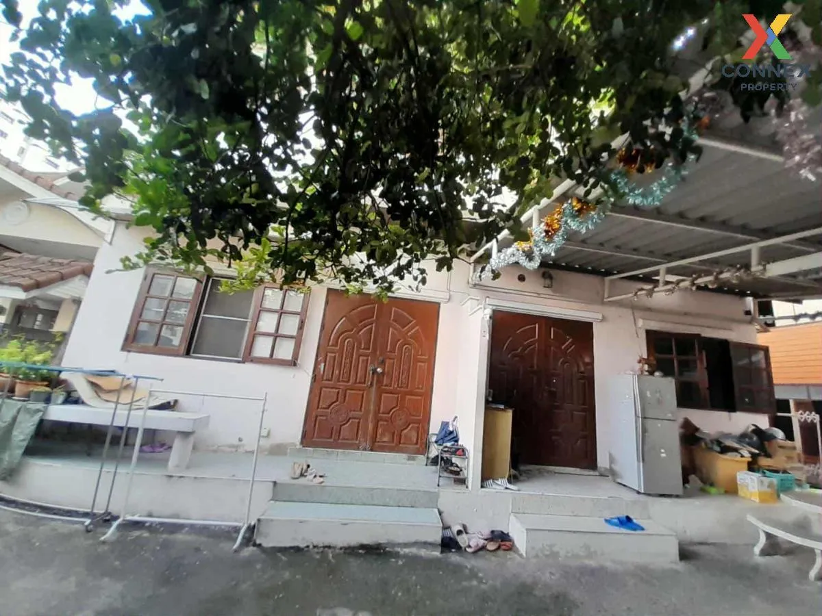 For Sale Twin home , Soi Ladprao 1 ,Yaek 20 , Chomphon , Chatucha