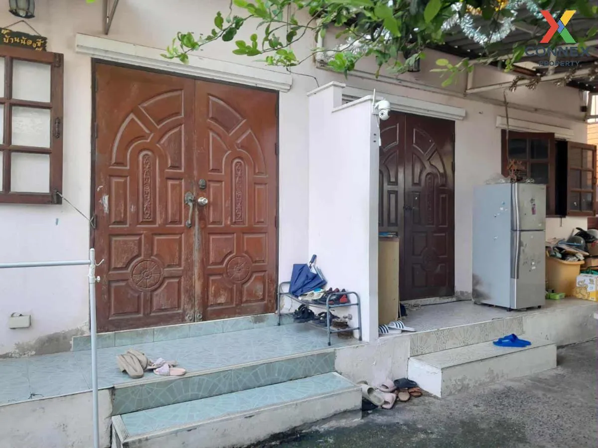 For Sale Twin home , Soi Ladprao 1 ,Yaek 20 , Chomphon , Chatucha