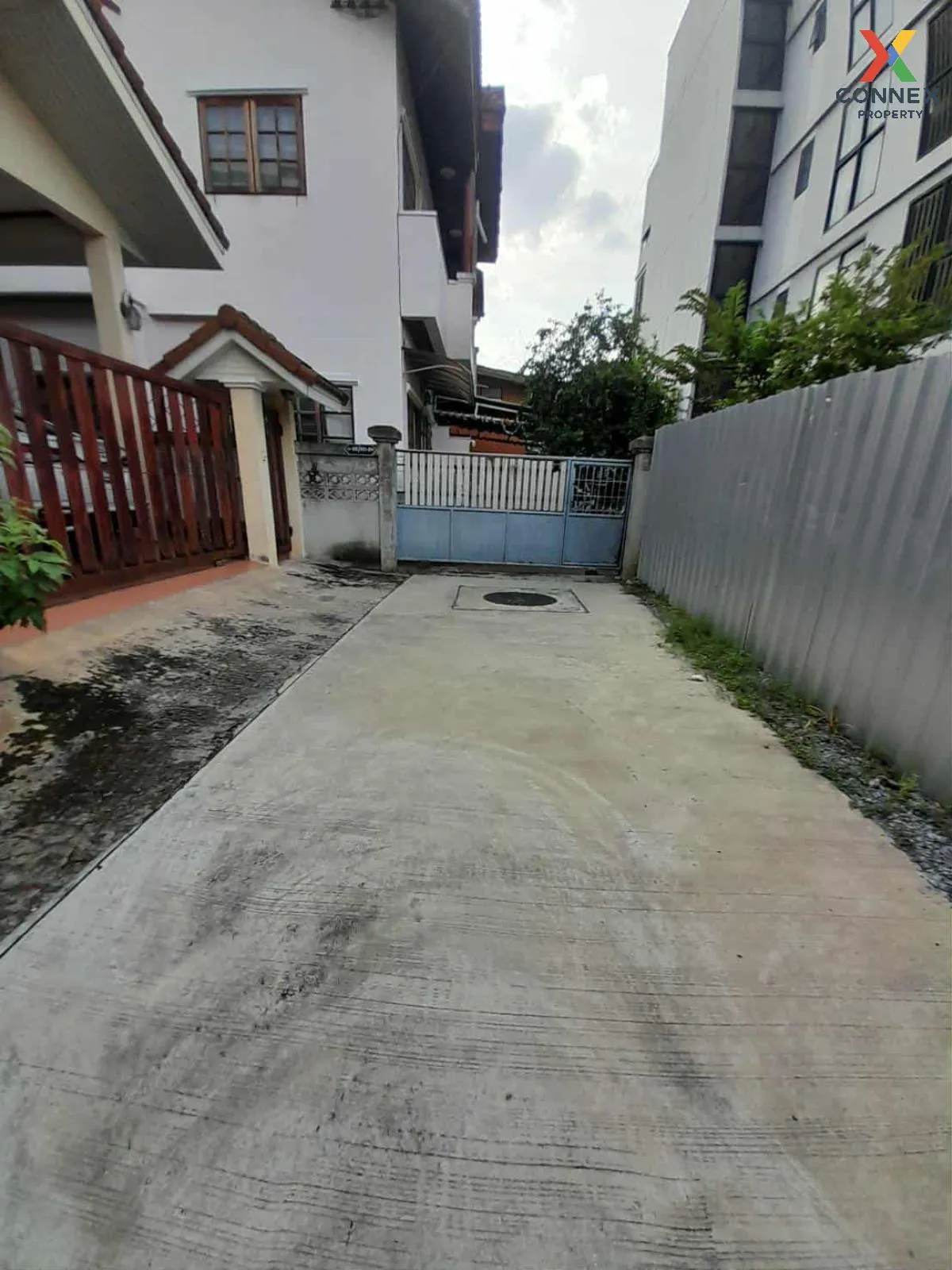 For Sale Twin home , Soi Ladprao 1 ,Yaek 20 , Chomphon , Chatucha