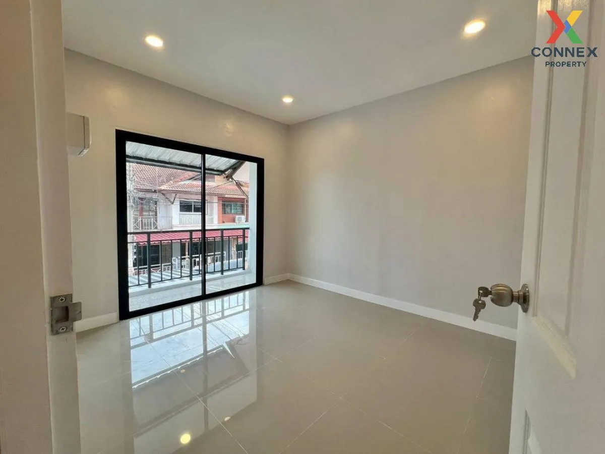 ขายทาวน์เฮ้าส์/ทาวน์โฮม  บ้านพฤกษา 3 บางบัวทอง รีโนเวทใหม่ บางคูร