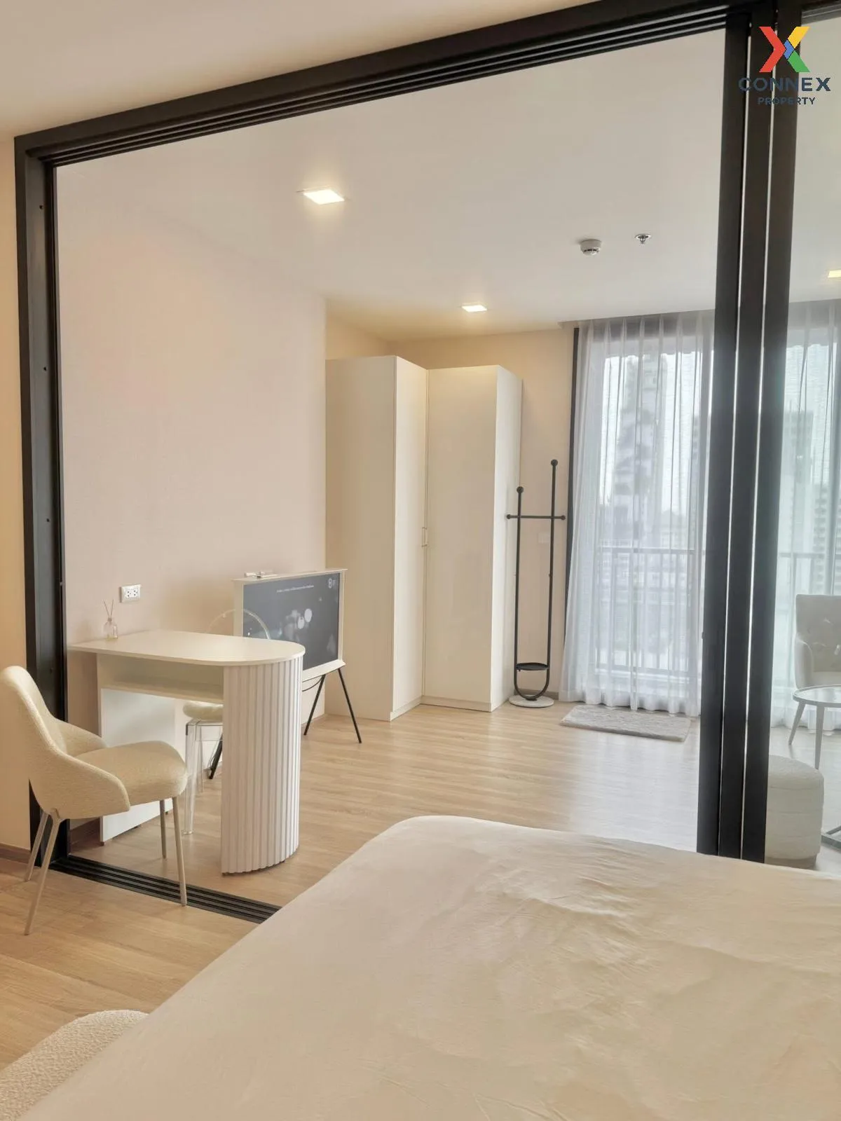 For Rent Condo , XT Phayathai , corner unit , BTS-Phaya Thai , Th 3