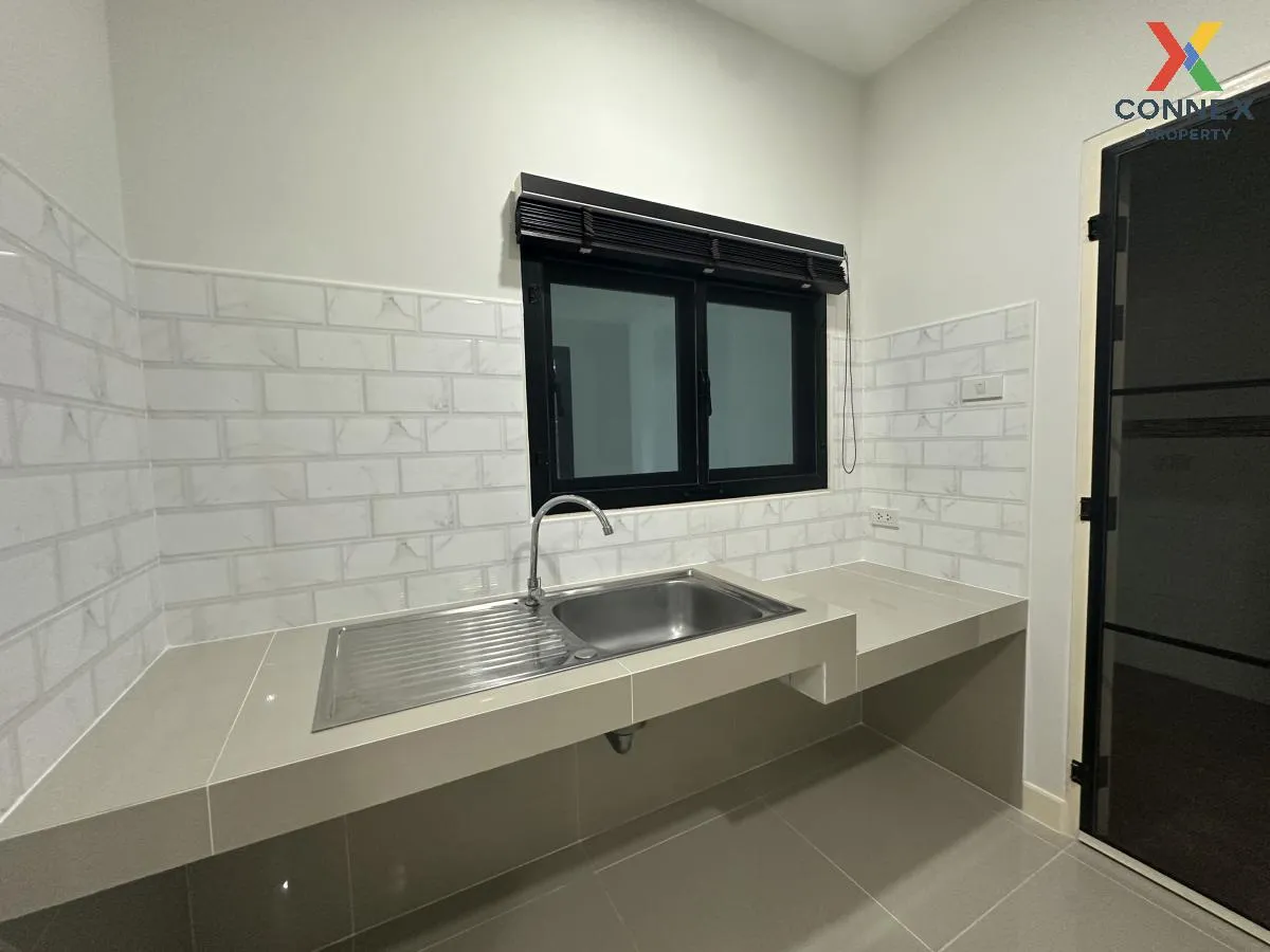 For Sale House , Thanyaphirom Grand Ville Khlong 7 , corner unit 