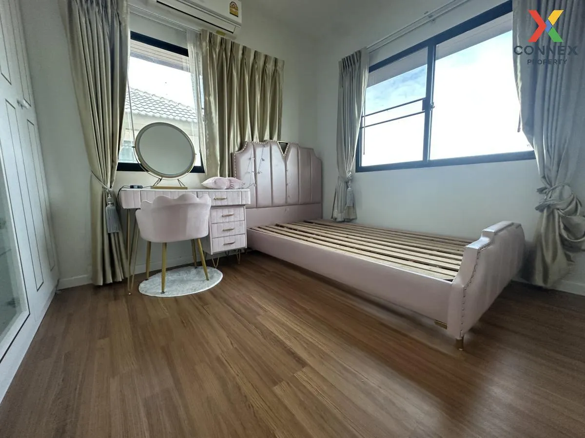 For Sale House , Thanyaphirom Grand Ville Khlong 7 , corner unit 