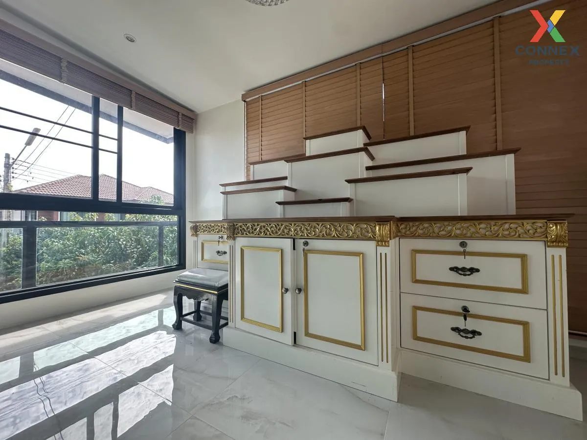 For Sale House , Thanyaphirom Grand Ville Khlong 7 , corner unit 