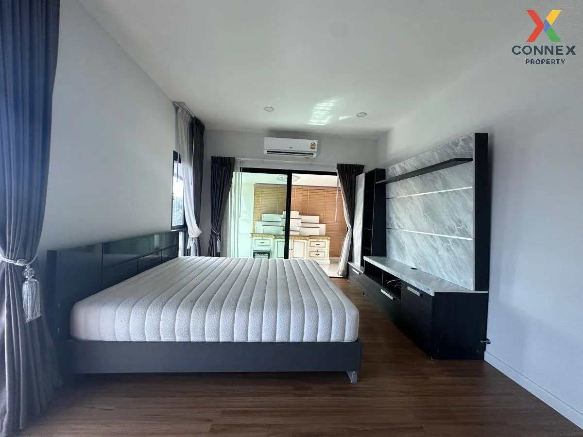 For Sale House , Thanyaphirom Grand Ville Khlong 7 , corner unit 